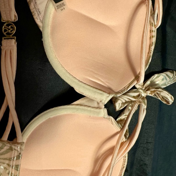 Victoria Secret bombshell bikini - Picture 3 of 5